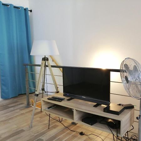Blue Rent Apartment Bron Exterior photo